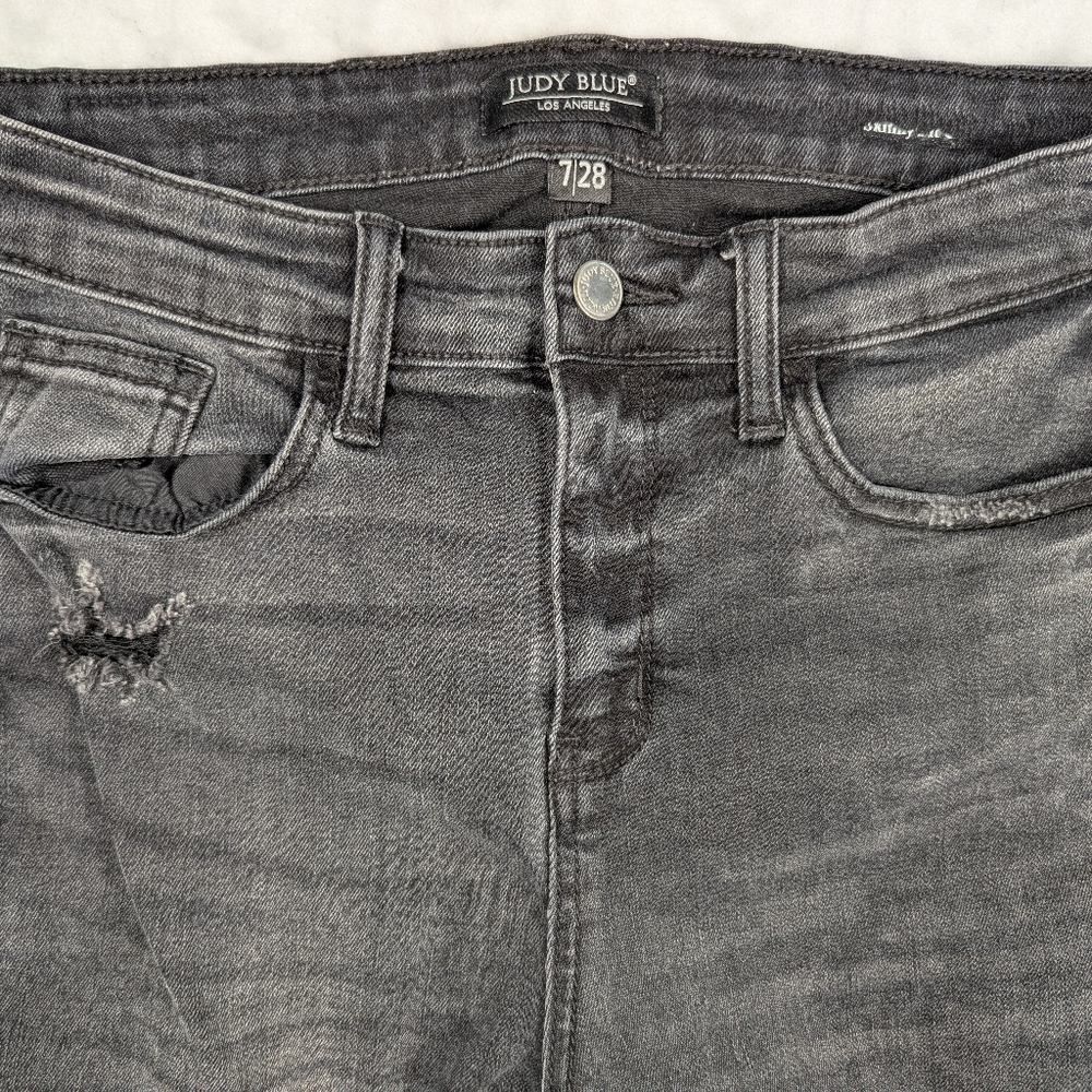 Judy Blue Black Wash‎ Distressed High Waist Capri Skinny 7/28